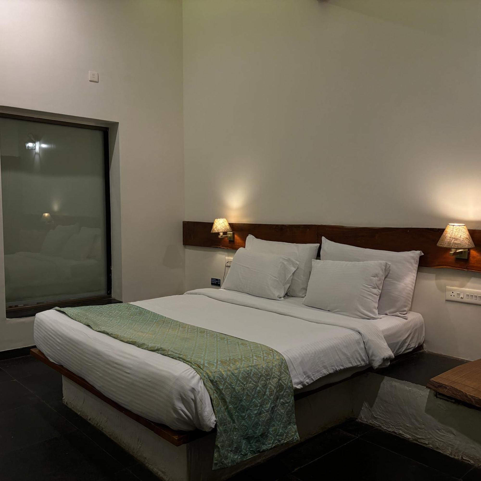 Nisarg Resort Kolhapur Ngoại thất bức ảnh
