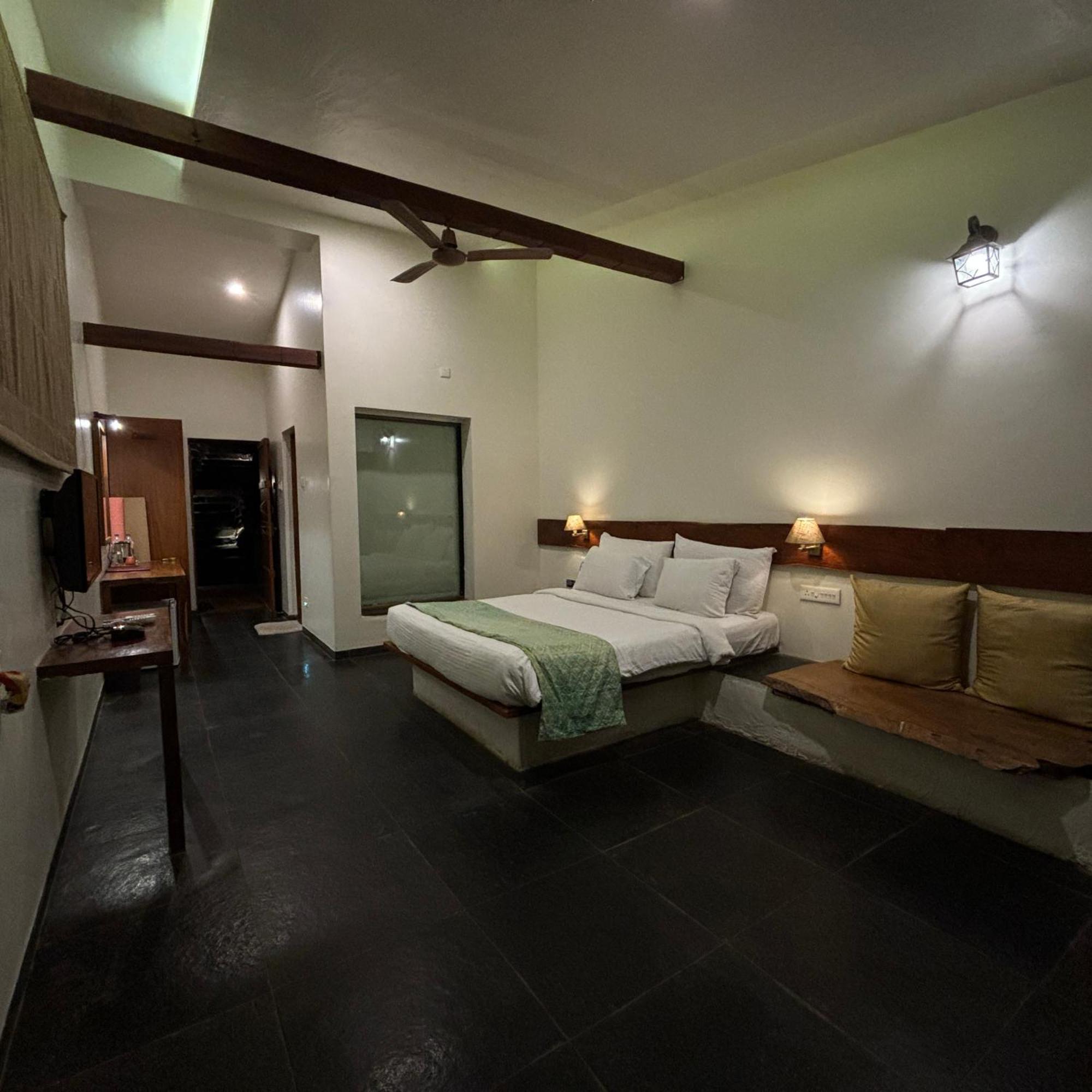 Nisarg Resort Kolhapur Ngoại thất bức ảnh