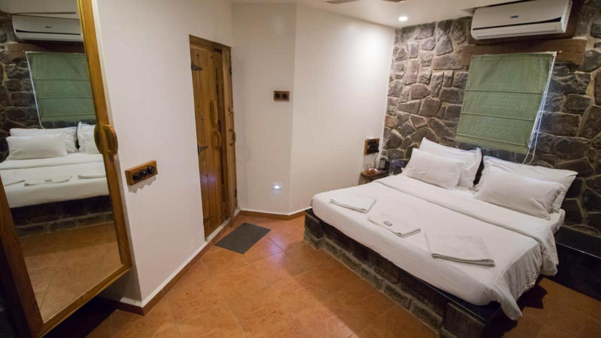 Nisarg Resort Kolhapur Ngoại thất bức ảnh